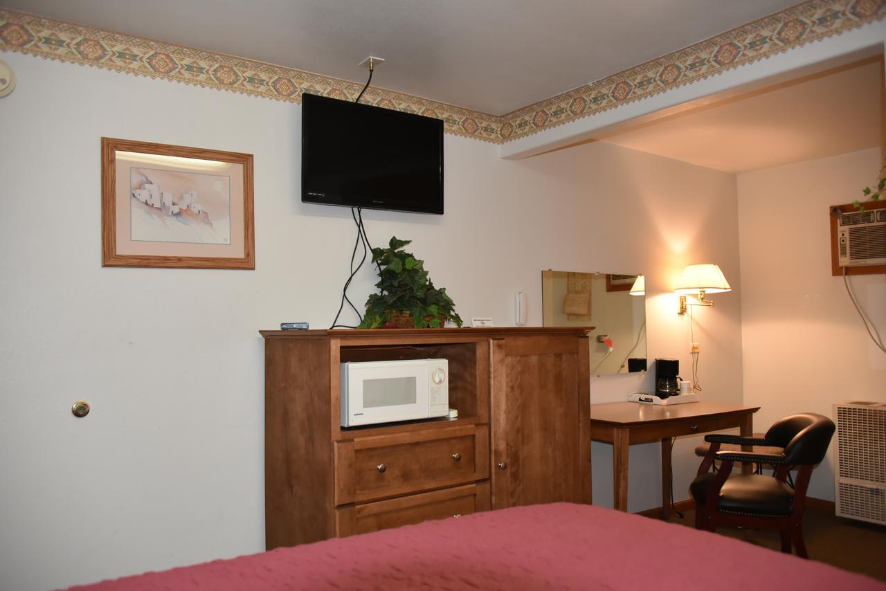 Royals Inn Motel Malta Exterior photo